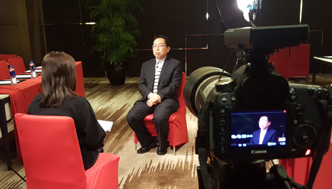 中國化學與物理電源行業(yè)協(xié)會秘書長劉彥龍接受《新能源1+1》視頻人物專訪節(jié)目組采訪