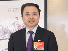 全國(guó)人大代表、天能集團(tuán)張?zhí)烊危航ㄗh優(yōu)化鉛蓄電池產(chǎn)業(yè)財(cái)稅政策