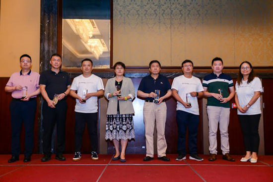 比克電池出席哈啰出行年中供應(yīng)商大會(huì)，獲生態(tài)伙伴獎(jiǎng)