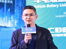 多氟多副總經(jīng)理，新能源事業(yè)部總經(jīng)理趙永鋒主持“兩輪電動車鋰電技術與突破”主題論壇