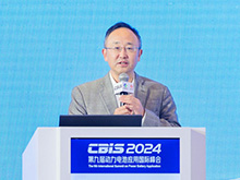 欣旺達(dá)電子股份有限公司副總裁梁銳主持本場論壇