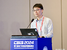 同濟(jì)大學(xué)助理教授姜波主持上午論壇