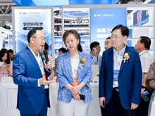 圖為電源行業(yè)協(xié)會(huì)領(lǐng)導(dǎo)和協(xié)會(huì)理事會(huì)部分成員代表參觀CIBF2025