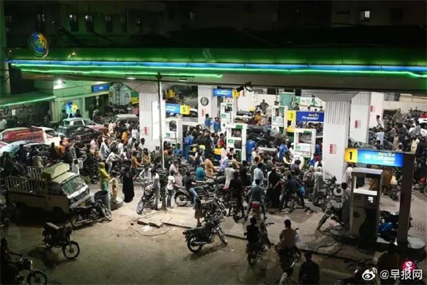 原油風暴沖擊亞洲民生底端：燃油兩輪車承壓，“油改電”加速